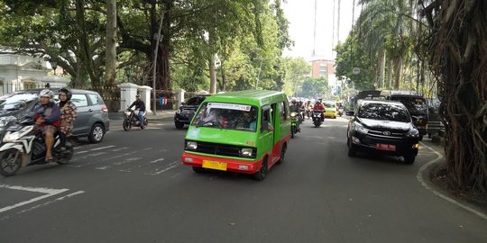 Pastikan Keamanan Siswa saat PTM, Sopir Angkot di Medan Wajib Vaksinasi Covid-19