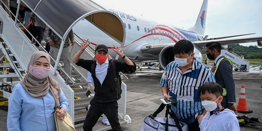 Vaksinasi Capai 90 Persen, Malaysia Cabut Larangan Bepergian Bagi Warga