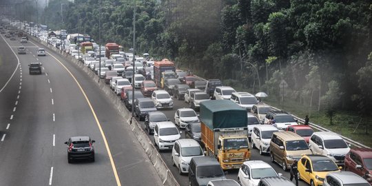 Rela Berdesakan di Jalan Tiap Akhir Pekan, Apa yang Dicari di Puncak