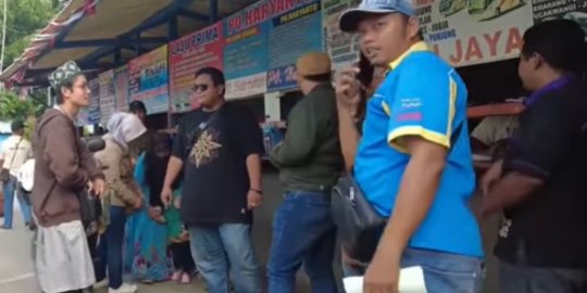 Bos Po Haryanto Turun Gunung ke Terminal, Bak Artis Papan Atas Banyak yang Minta Foto