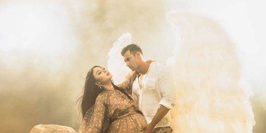 Usung Tema 'Flawless', Intip Potret Maternity Shoot Terbaru Margin Wieheerm