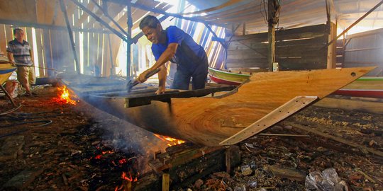 Geliat Pembuatan Jukung Pulau Sewangi, Dibakar demi Kualitas Tinggi
