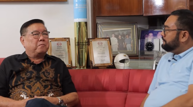 bergaya pejabat negara sopir harapan jaya pakai jas dan dasi