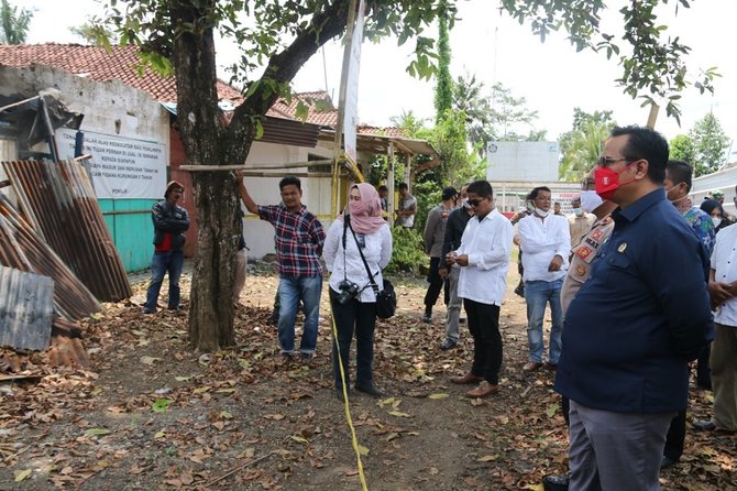 anggota ombudsman yeka hendra fatika