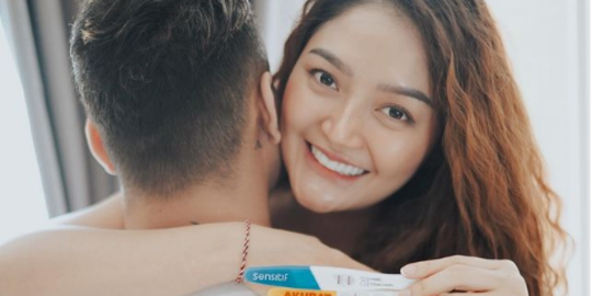 Hamil Anak Pertama, Intip 4 Potret Romantis Siti Badriah dan Krisjiana Baharudin