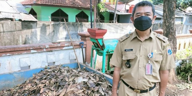 Olah Sampah Dedaunan, PPSU Jakarta Barat Produksi Satu Ton Pupuk Organik