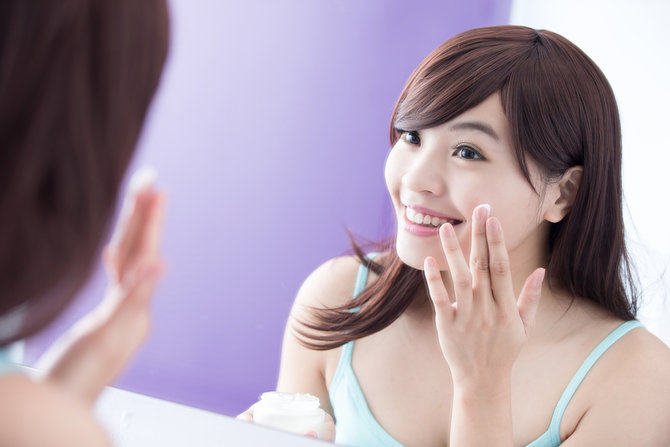 tips menggunakan eye cream agar hasilnya optimal jaga cantikmu tanpa terhalang waktu