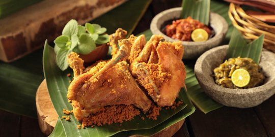 Bingung Tentukan Makan Siang? Ayam Bumbu Ndeso dari Joglo Menoreh Patut Dicoba