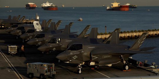 Kapal Induk Inggris Bawa Jet Siluman F-35B Merapat ke Singapura