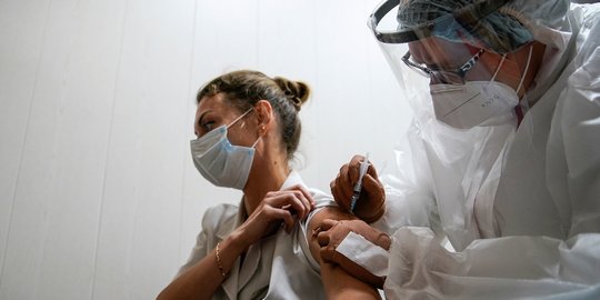 Rusia Uji Coba Vaksin Covid Lewat Semprot Hidung
