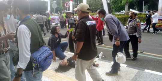 Demo Mahasiswa Tangerang Berujung Ricuh dengan Aparat, Seorang Pendemo Kejang-Kejang