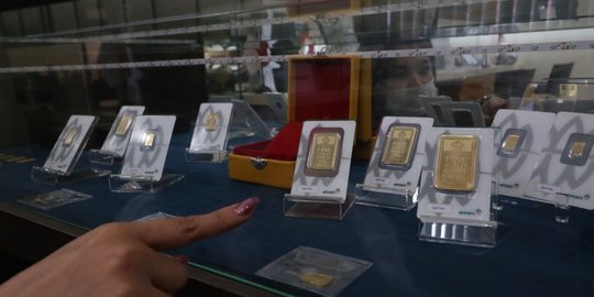 Harga Emas Meroket Rp12.000 Menjadi Rp928.000 per Gram