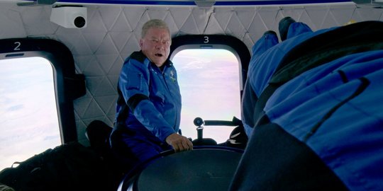 Aktor 'Star Trek' Terbang ke Tepi Luar Angkasa