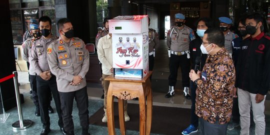 Keren, Ada Dispenser Masker dengan Teknologi Tanpa Sentuhan Buat Warga Malang