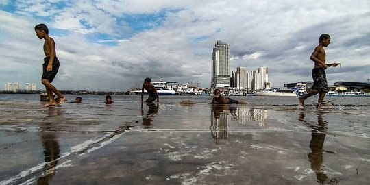 Brin Aktivitas Warga Pakai Air Tanah Penyebab Sebagian Jakarta Tenggelam Merdeka Com<script async src=