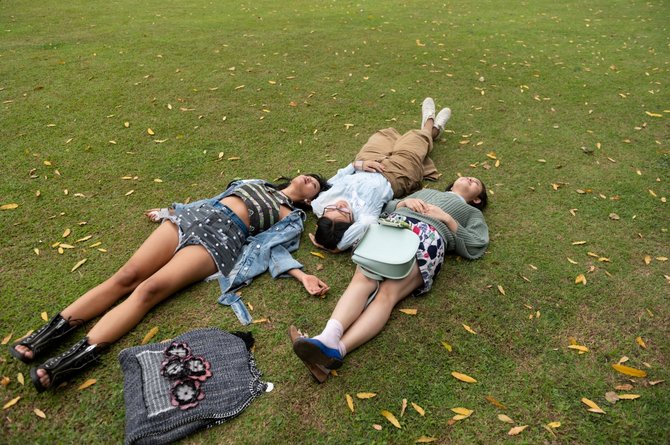 potongan adegan film a world without