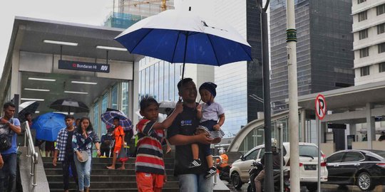 BMKG: Waspada Hujan dan Petir Siang Ini di Jaksel dan Jaktim