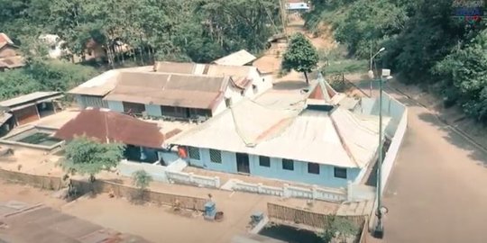 Ada Masjid Tua dan Kera Ekor Panjang, Ini Keunikan Desa Wisata Cikakak di Banyumas