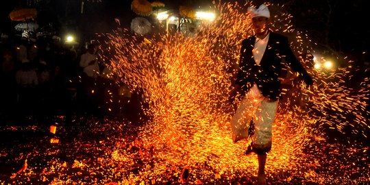 Tari Janger Maborbor, Tarian Sakral di Atas Api Tanpa Terbakar