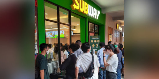Satpol PP Cek Antrean Panjang Subway Indonesia di Citos