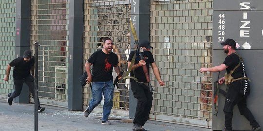 Baku Tembak Sengit di Jalanan Beirut, 6 Orang Tewas