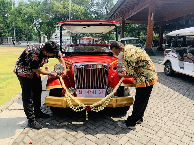 mobil wisata listrik wisata solo