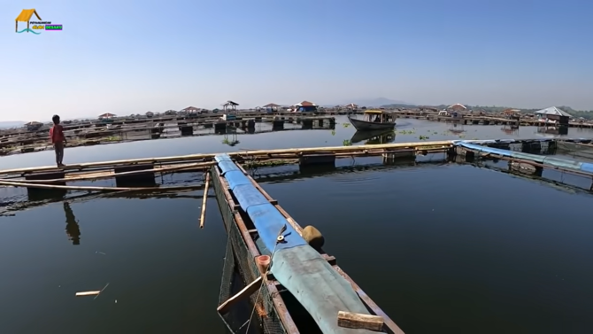 potret kampung di atas waduk cirata