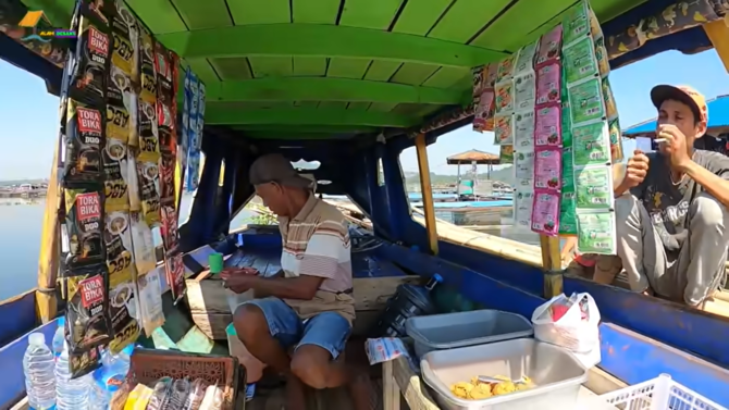 potret kampung di atas waduk cirata