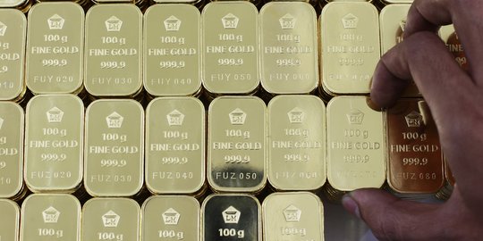 Harga Emas Antam Turun jadi Rp914.000 per Gram