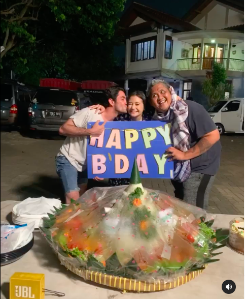 dapat ucapan lewat billboard ini 4 momen kejutan ulang tahun prilly latuconsina