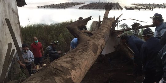 Reruntuhan Akibat Gempa Bermagnitudo 4,8 di Bali