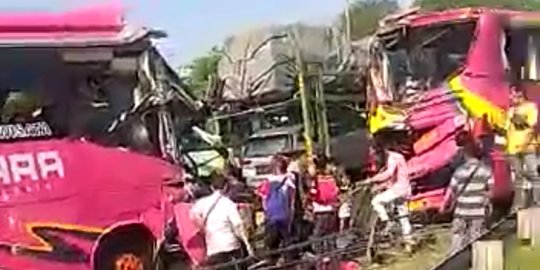 Bus Angkut Peziarah Kecelakaan Beruntun Di Tol Tangerang-Merak, Satu ...