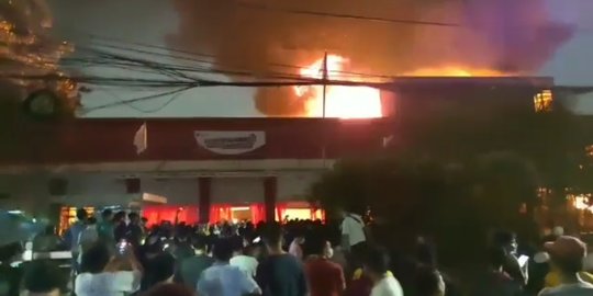 Gudang Ekspedisi SiCepat di Mangga Dua Terbakar