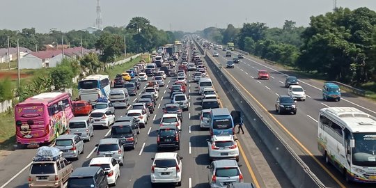 Ada Penanganan Kecelakaan, Lalu Lintas di Tol Japek Arah Cikampek Padat