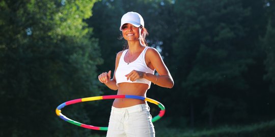 6 Manfaat Hula Hoop bagi Kesehatan, Bakar Kalori dan Perbaiki Postur