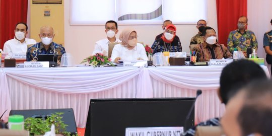 Menaker Ida Hadiri Rakor Percepatan Penanggulangan Kemiskinan Ekstrem di NTT