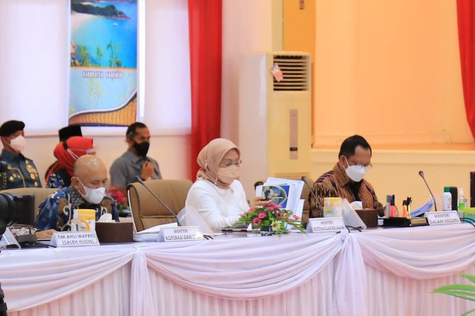 menaker ida hadiri rakor percepatan penanggulangan kemiskinan ekstrem di ntt