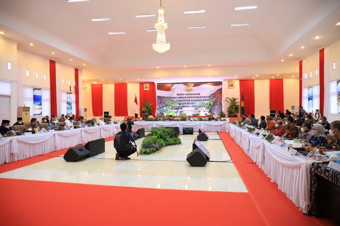 menaker ida hadiri rakor percepatan penanggulangan kemiskinan ekstrem di ntt