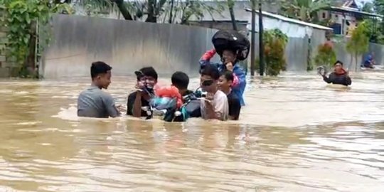 32 Ruas Jalan di Samarinda Dilanda Banjir, Akses Masuk Bandara Terendam