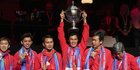 Tim Bulutangkis Indonesia Angkat Piala Thomas