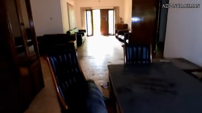 ditinggal pemiliknya selama 5 tahun rumah mewah ini jadi sarang ular besar