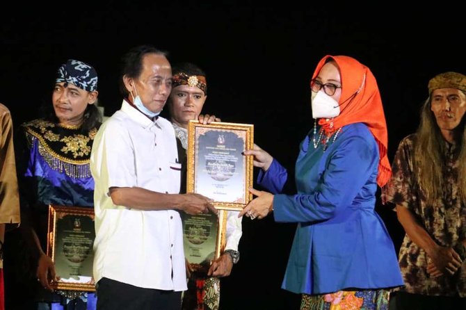 wakil wali kota cirebon eti herawati menghadiri kegiatan budaya