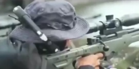 Melihat Latihan Sniper Kopassus, Jarak Tembaknya Melintasi Hamparan Air