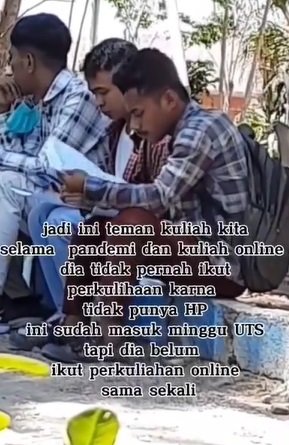 tangis haru pria dibelikan hp teman seangkatanselama ini tak bisa ikut kuliah online