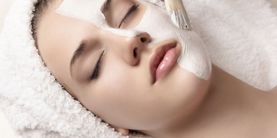 6 Manfaat Masker Pisang dan Madu, Bantu Wajah Tampak Makin Glowing