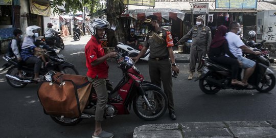 Razia Masker di Kebayoran Lama