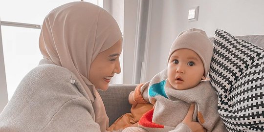 5 Potret Lucu Ukkasya Anak Zaskia Sungkar Liburan di Belanda, Ekspresinya Bikin Gemas