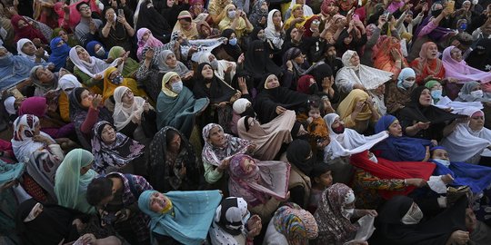 Antusiasme Muslim Kashmir Saksikan Sehelai Jenggot Nabi Muhammad