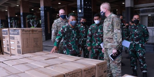 US Army Beri Bantuan Ribuan APD untuk Tangani Pasien Covid-19