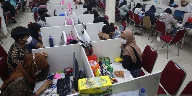 Giliran Pinjol Ilegal Dibikin Benjol Merdeka Com<script async src=